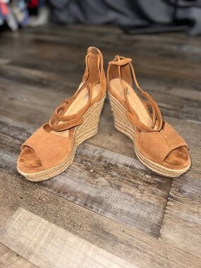 UGG Reagan Wedge Espadrille Sandals Tan Suede Crisscross Size 8 Boho Summer